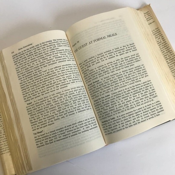 Vintage Book: Amy Vanderbilt's Etiquette Hardcover with Dust Jacket - Picture 8 of 9